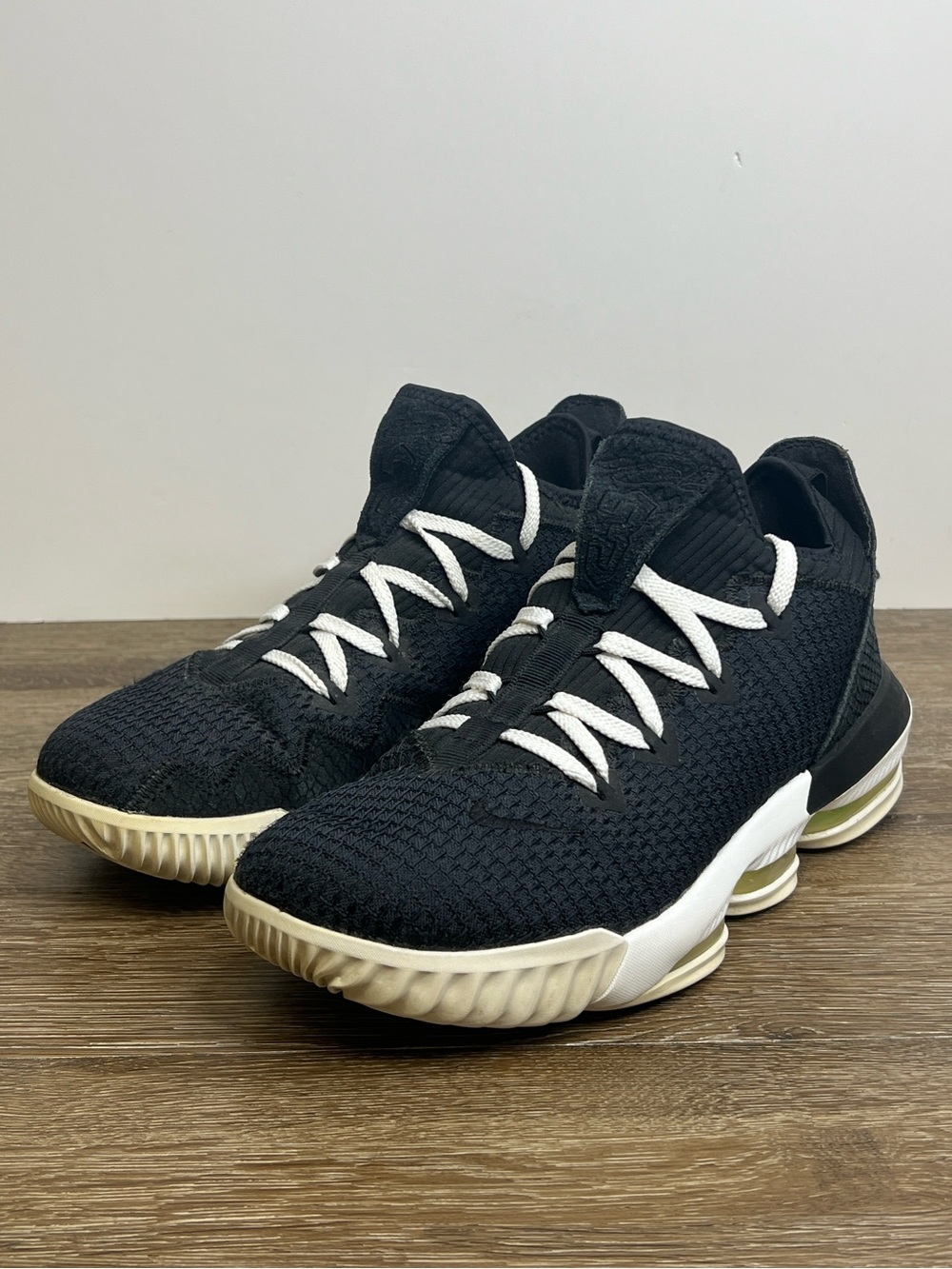 Nike LeBron 16 Low Black Volt Glow Basketball Shoes Men’s 10 CI2668-004